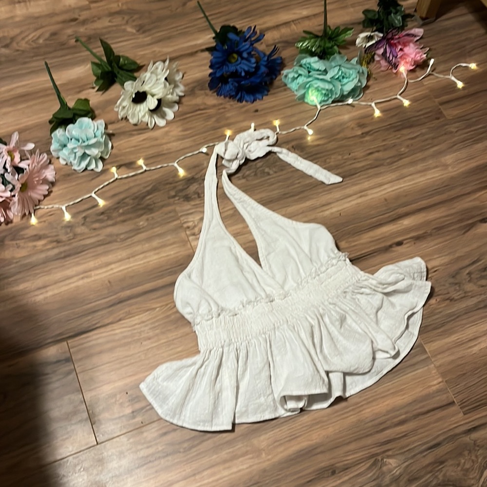Cropped Ruffle Halter Top - Picture 2 of 9